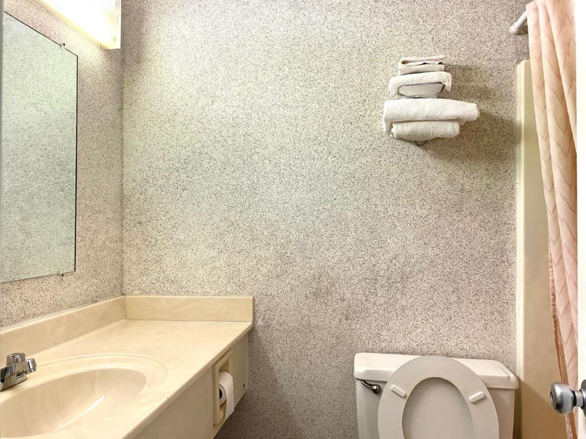 סוויטווטר Economy Inn מראה חיצוני תמונה